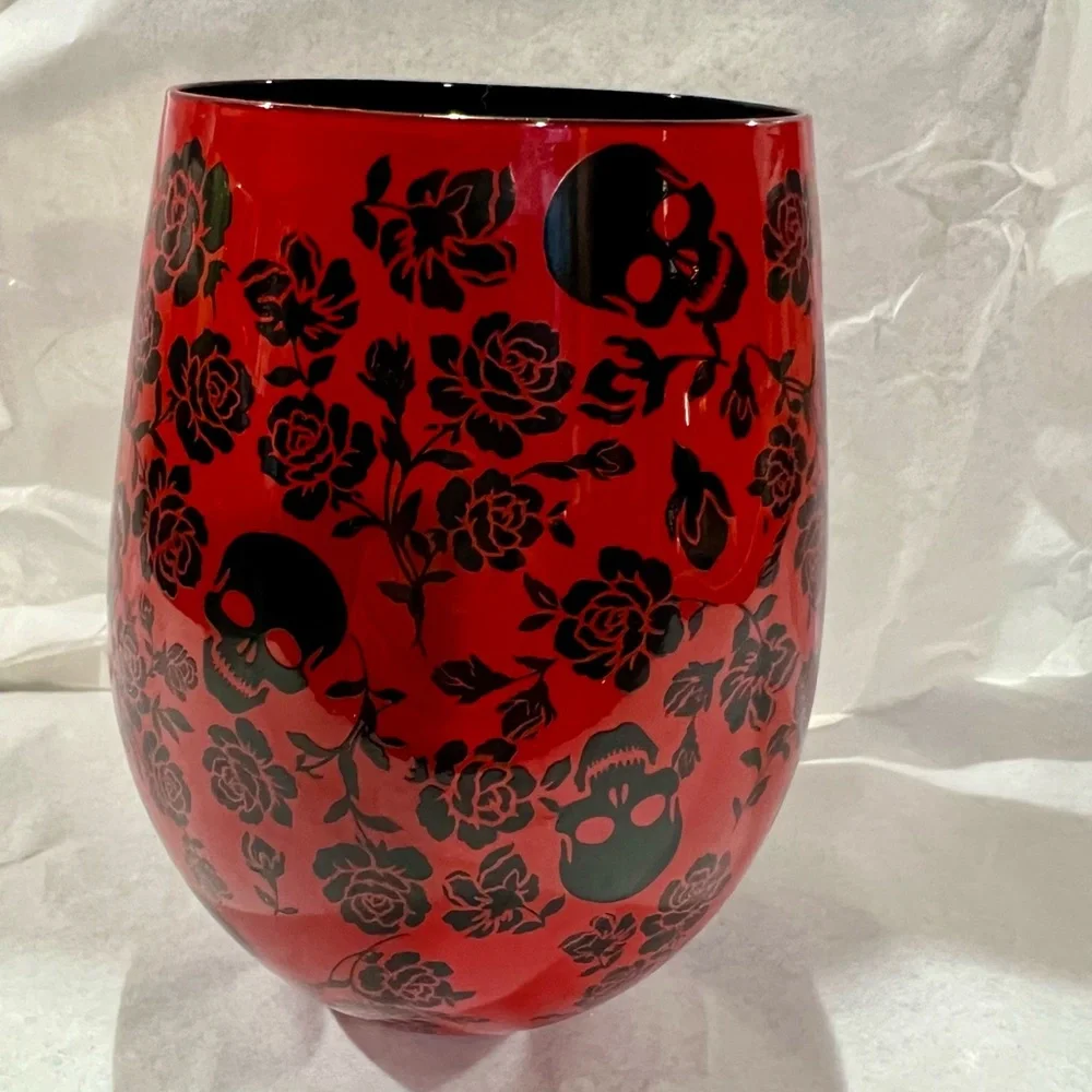 Gorgeous Red & Black Gothic Skulls & Roses Stemless Wine Glass 22oz - Picture 1 of 11
